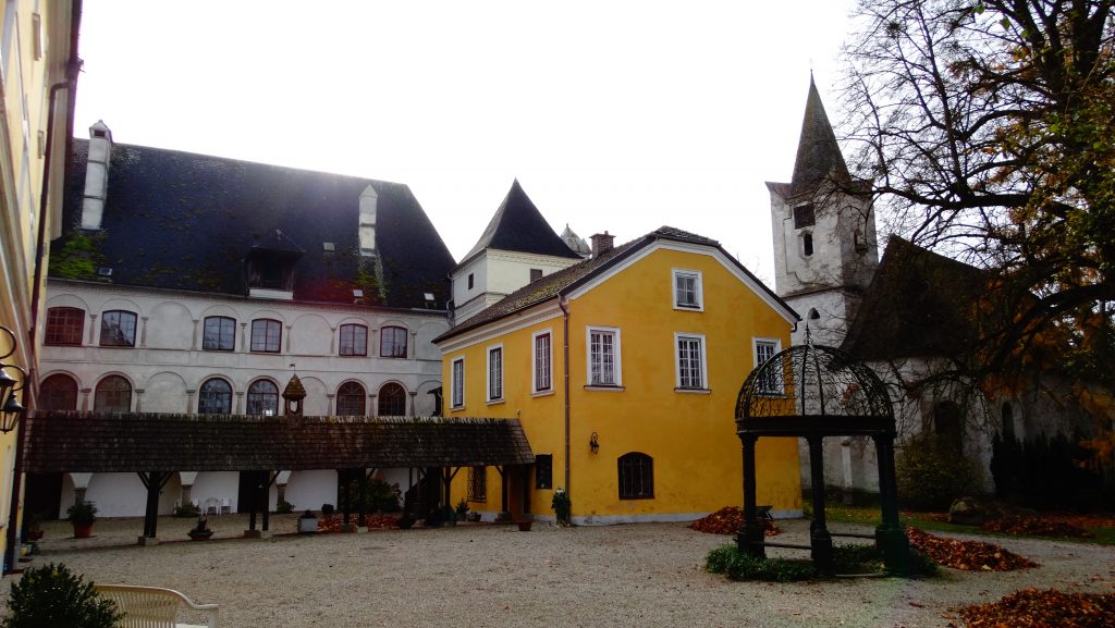 Schloss Hagenau2